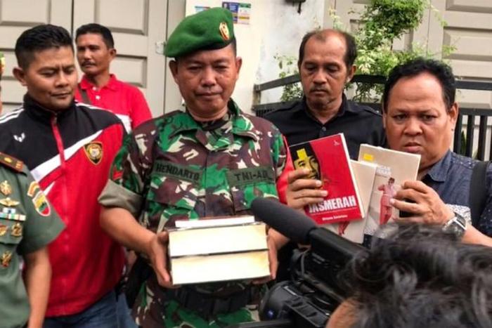 Indonesian officials raiding a book store and seizing what they say were communism-related books in Padang, West Sumatra province earlier this year