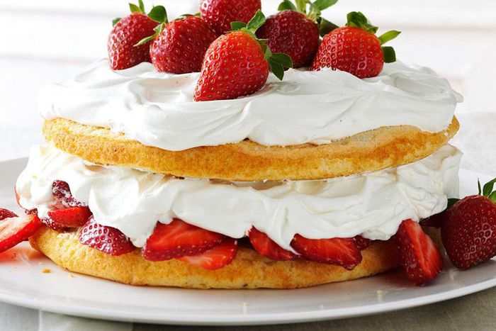 Strawberries and Cream-Torte (Taste of Home)