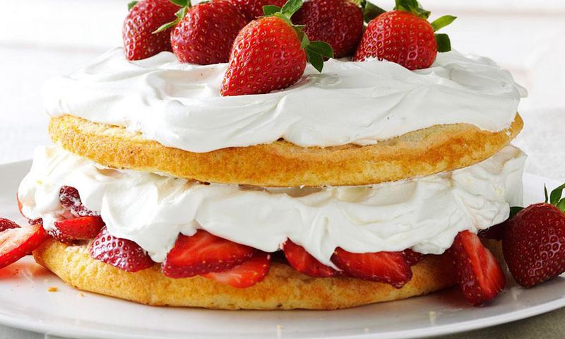 Strawberries and Cream-Torte (Taste of Home)