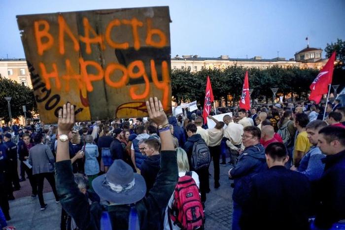 Protests will be in vain: The Kremlin's man is tipped to win in Saint-Petersburg