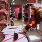 Des poupées dans un magasin parisien, le 30 novembre 2011