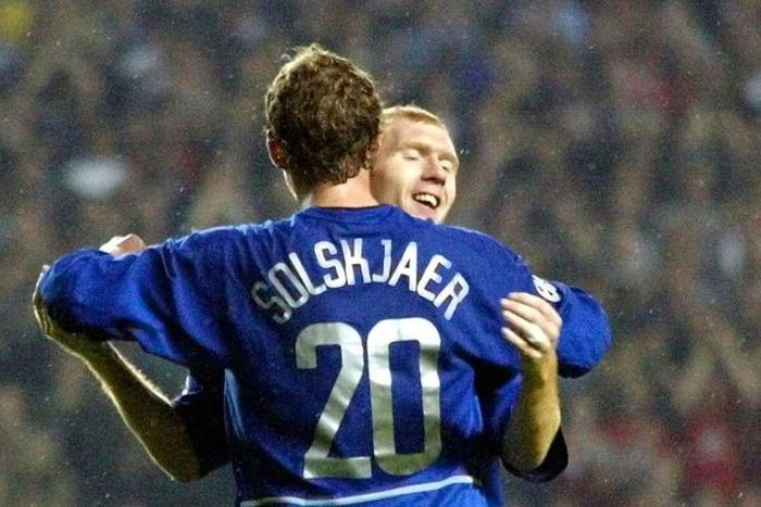 Manchester United caretaker manager Ole Gunnar Solskjaer says former team-mate Paul Scholes is welcome to drop by for advice any time after his first managerial role lasted just 31 days