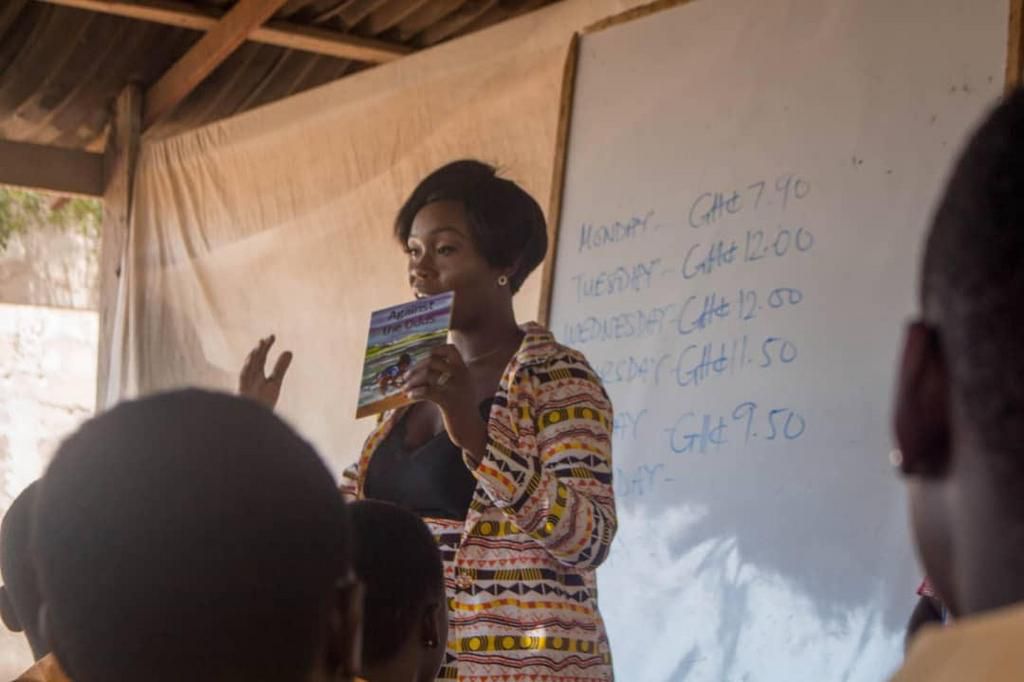 Portia Arthur supports Bokemi Academy with 100 copies of her book