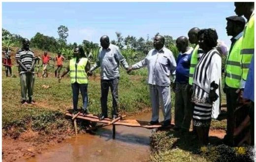 Photo of officials commissioning a tiny footbridge goes viral