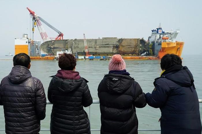 Families of those who died in the Sewol ferry disaster are demanding those in government at the time should be held to account
