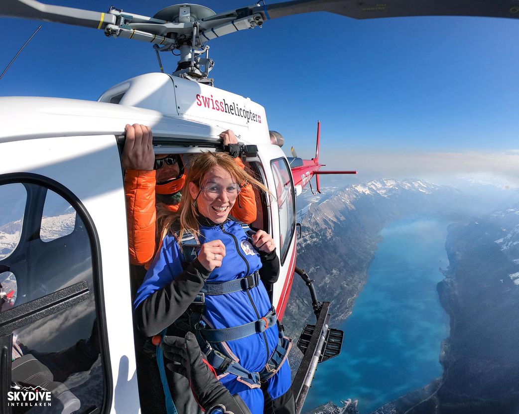 Helicopters vs Aeroplanes: How Parachutes Work in Emergencies