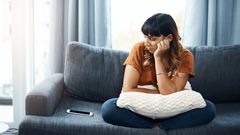 woman-waiting-for-a-text