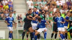 Player punches teammate during heated fight in Betis-Como pre-season game (Video)