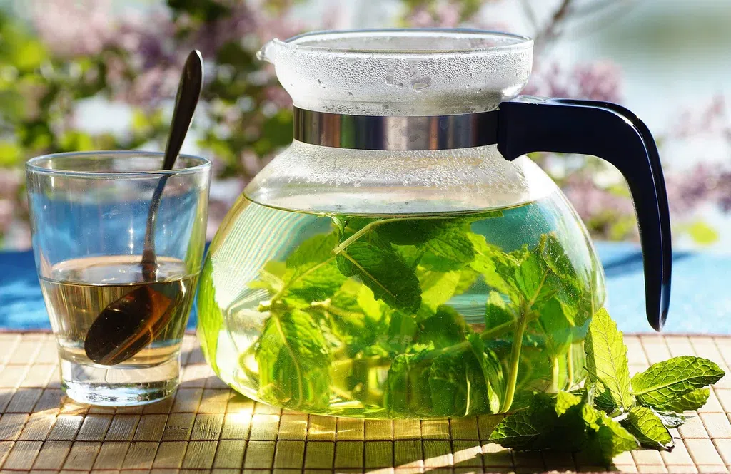 5 proven drinks to help you relieve stress naturally