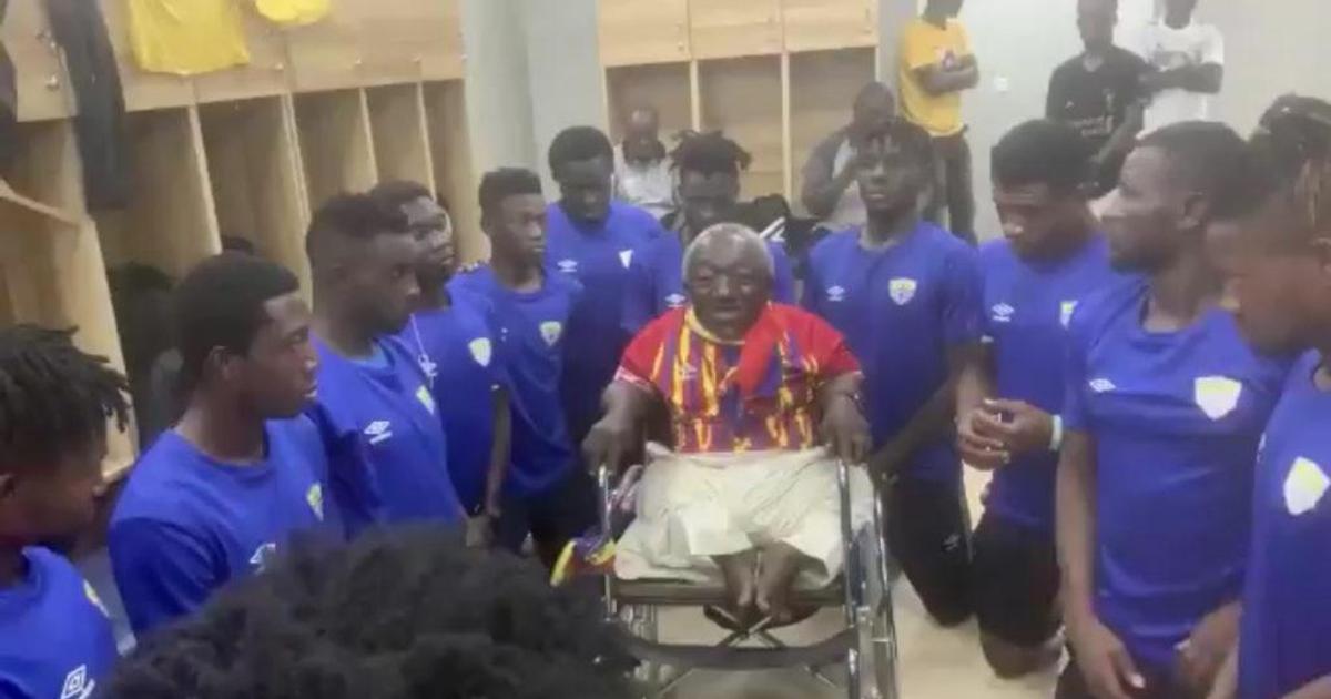 Hearts players kneel before 67-year-old physically challenged fan Ataa ...
