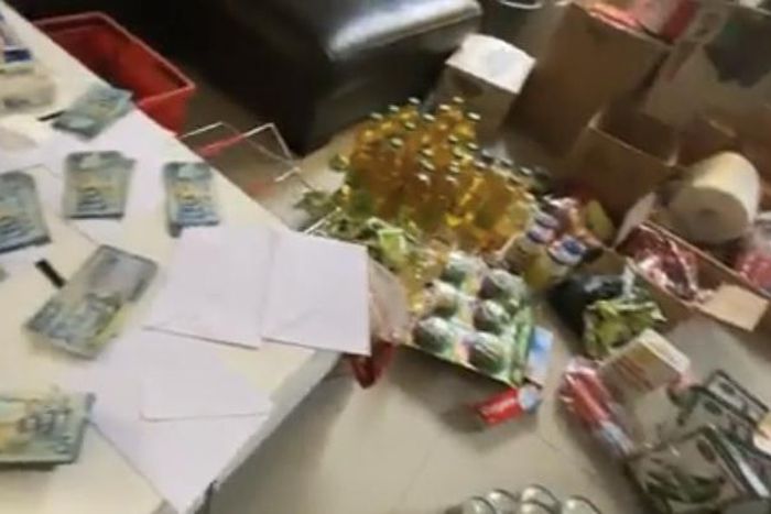 Fella Makafui and Medikal to donate sanitizers and cash to fans as Covid-19 relief items