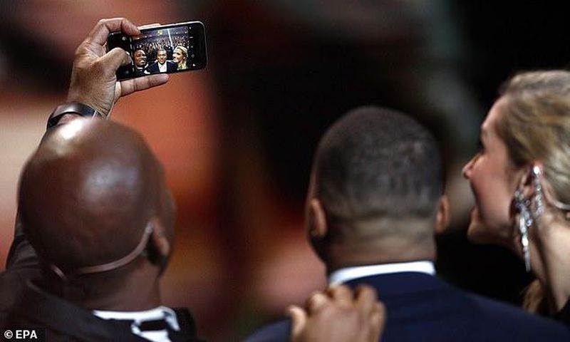 Twitter goes crazy over Didier Drogba’s use of iPhone 6 at Ballon d’Or ceremony