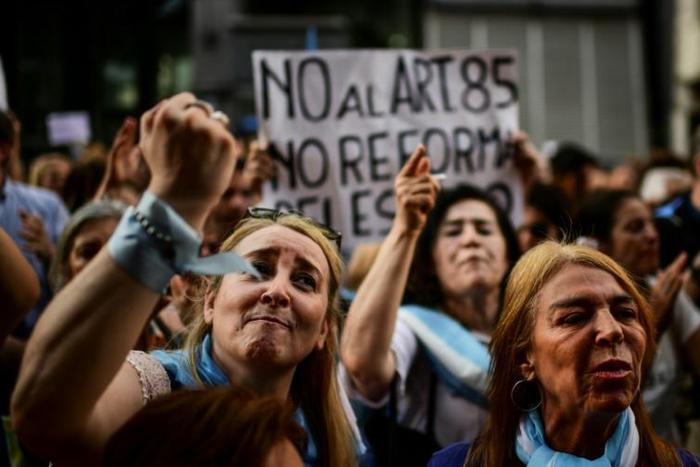 Protests over the Argentinian government's economic reform plan broke out in the capital Buenos Aires last week