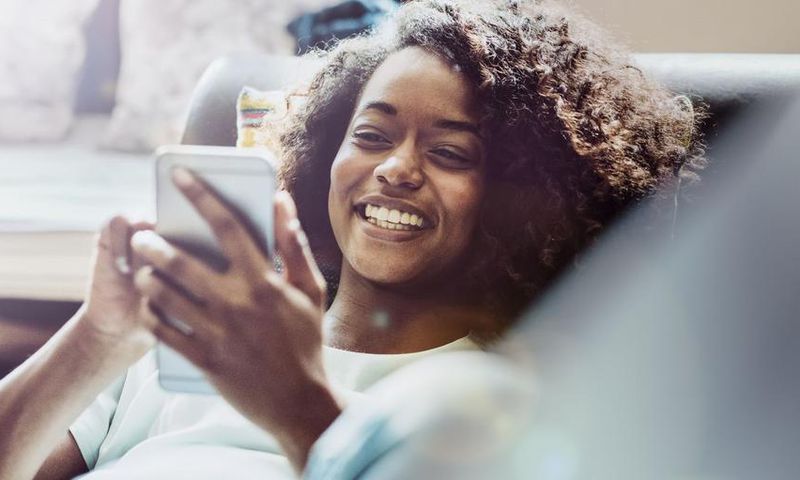 Women Reveal the Best Tinder Opening Lines