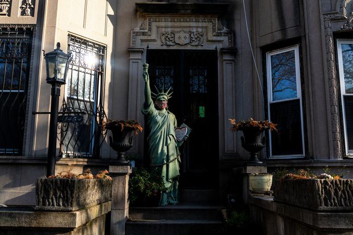 Stark Death Toll, but Cautious Optimism in N.Y. Over Hospitalizations