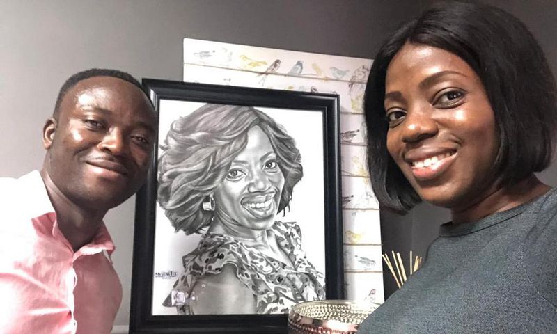 Shirley Frimpong-Manso receives pencil drawing