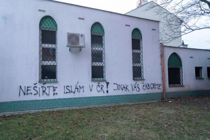 A mosque in the Czech city of Brno has been sprayed with anti-Muslim  a graffiti saying -- "Don’t spread Islam in the Czech Republic! Otherwise we’ll kill you".