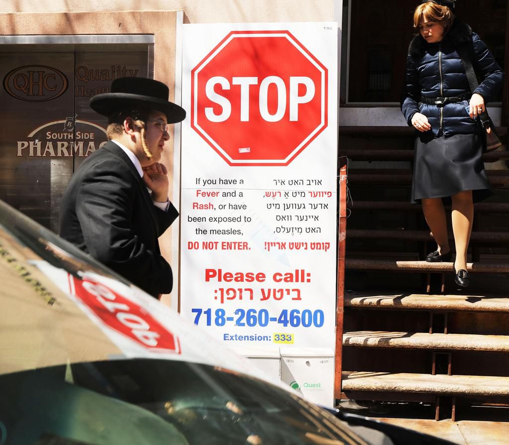 A sign warns people of measles in the ultra-Orthodox Jewish community in Brooklyn, where the 2018/2019 measles outbreak of about 650 cases began.