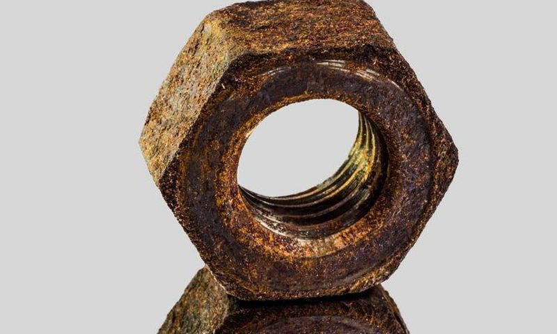 Man hospitalised as wife fixes‘irremovable’ knot on his penis to prevent him from cheating (video)