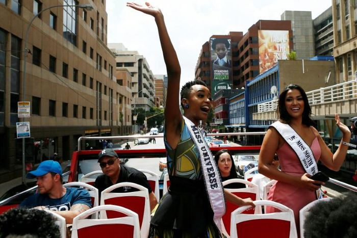 Miss Universe, Zozibini Tunzi (L) waved to crowds who came out to greet her and celebrate her victory