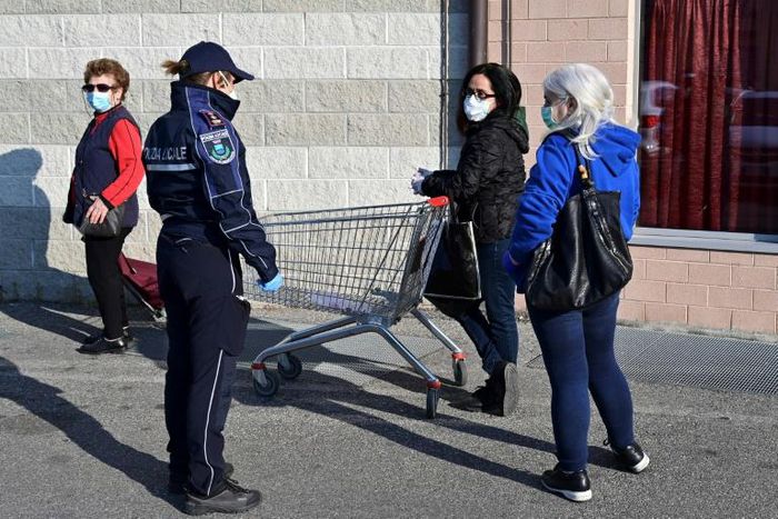 The separation by sex for shopping was decided to protect public health, said Canonica d'Adda mayor Gianmaria Ceria