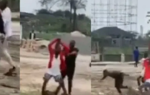 Helpless soldiers roll on the ground as Nigeria’s Wari youth brutalise them (video)