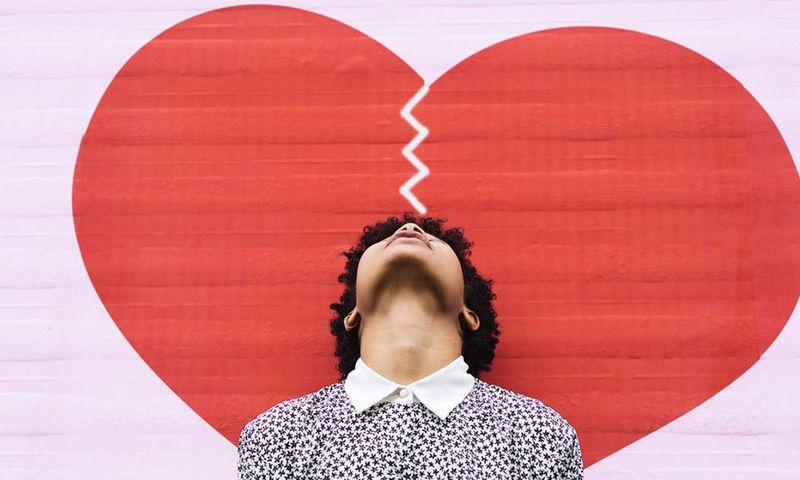 5 signs that shows you are not in love