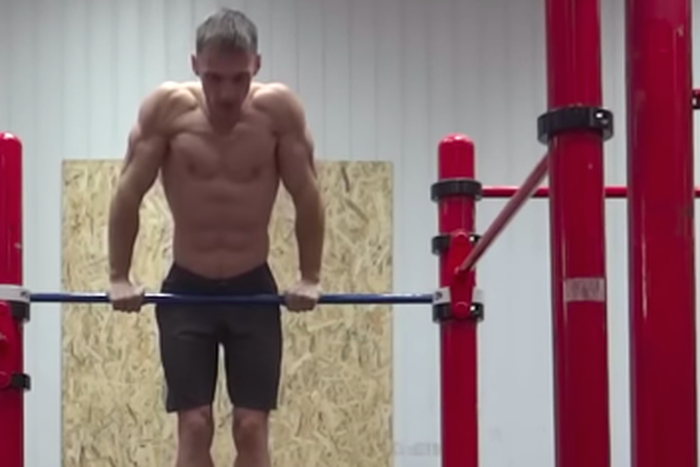 This Man Holds Record for Most Muscleups in a Row