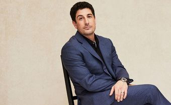 Jason Biggs Is Totally OK With Sitting Down to Pee