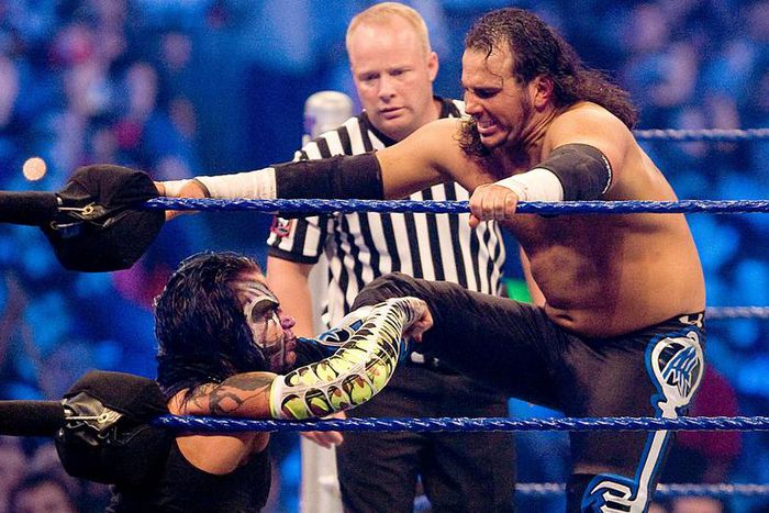 Fans React to WWE's Refusal to Cancel Wrestlemania