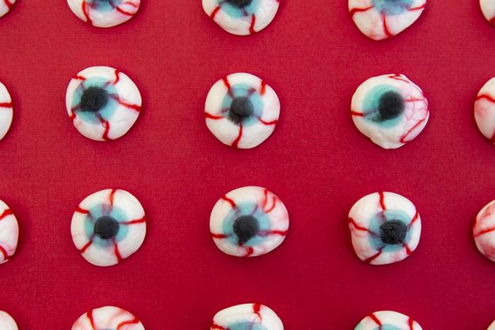 Dr. Pimple Popper Pops a 'Bloodshot Eyeball' Cyst