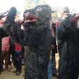 Villagers dress up like beers to scare away over 2000 monkeys