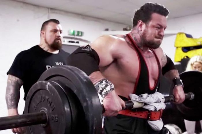 Eddie Hall and a Bodybuilder Did Strongman Events