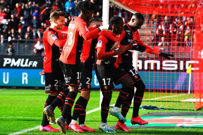 Rennes’ French midfielder Faitout Maouassa  (2R) celebrates with teammates after scoring  a goal during the French L1 football match between Stade Rennais Football Club and Montpellier Herault SC at the Roazhon Park, in Rennes, northwestern France, on ...