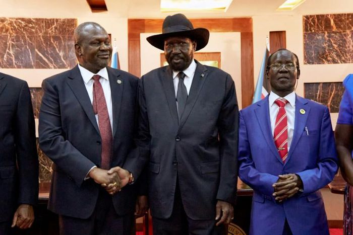 South Sudanese President Salva Kiir (C) embraced Vice-President Riek Machar (L) in a step towards peace