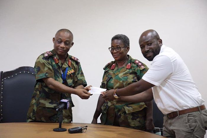 Coronavirus: Senyo Hosi donates to 37 Military Hospital