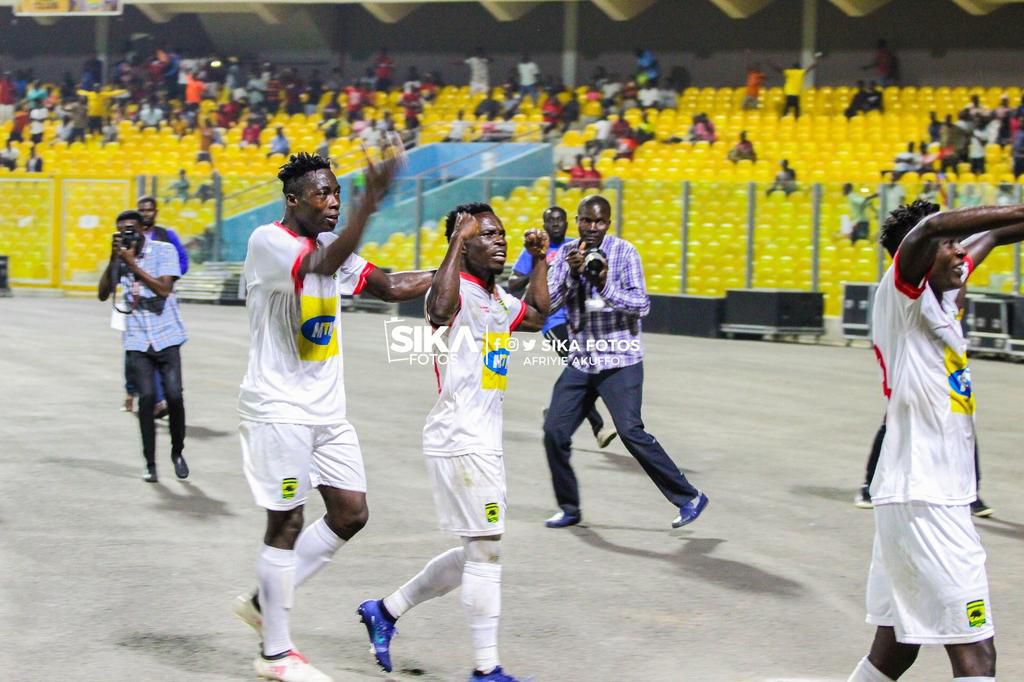There was goals galore in the game (Credit: Sika Fotos)