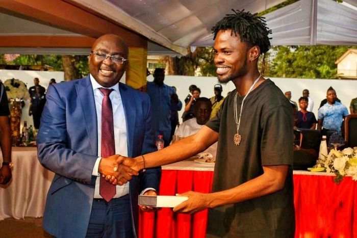Dr Bawumia, Ghana Police Service honour singer Fameye