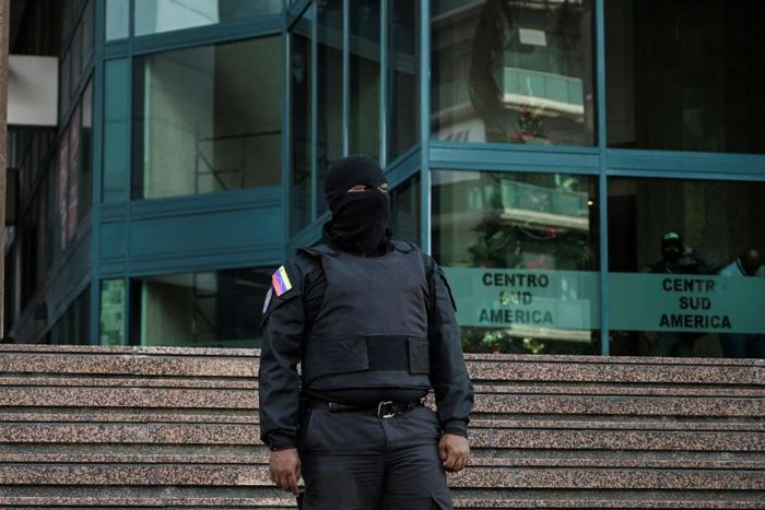 The tower where the offices of Venezuelan opposition leader Juan Guaido are located was surrounded by hooded and armed Sebin intelligence officers dressed in black