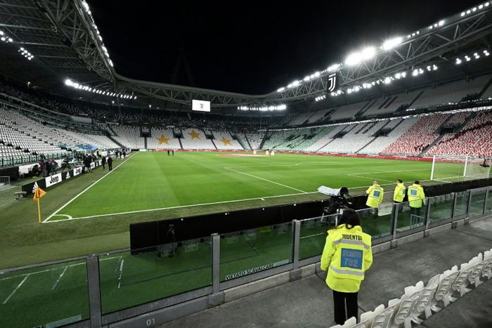 A steward looks at the empty Juventus stadium before the Serie A match against Inter Milan behind closed doors on March 8, 2020.