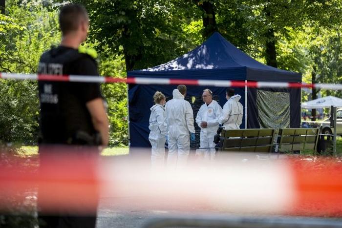 The suspect was riding a bicycle and was seen by witnesses afterwards throwing the bike and a stone-laden bag with a gun into a river