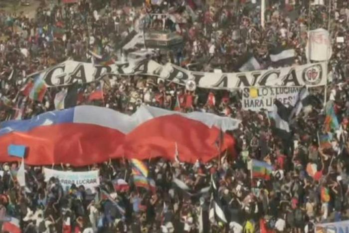 Chilean demonstrators hit the streets of the capital again