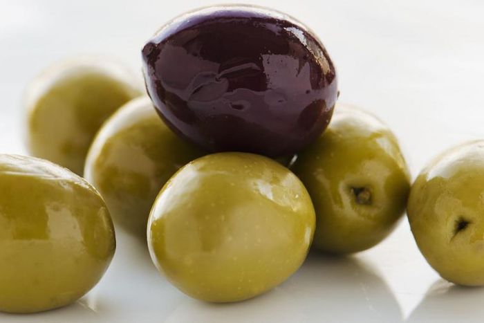 Dr. Pimple Popper Pops 'Garlic Bulb' From A Cyst