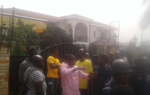 Aggrieved Menzgold customers storm NAM1's house