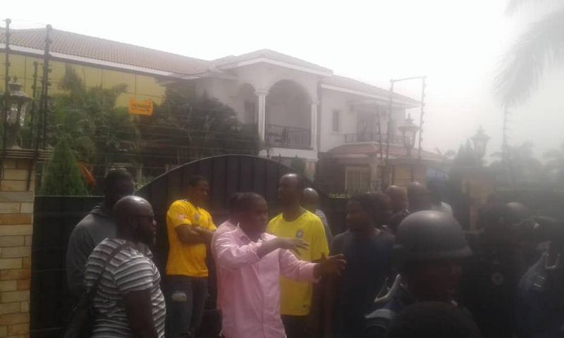 Aggrieved Menzgold customers storm NAM1's house