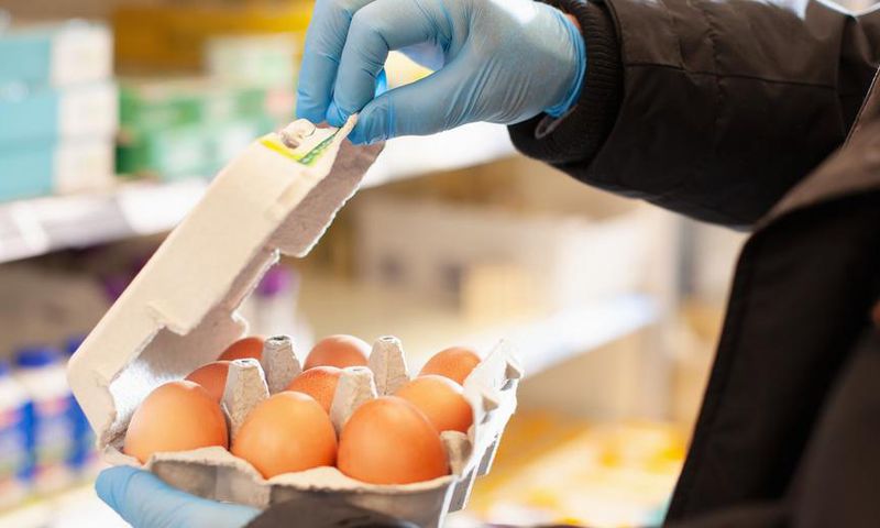 You Shouldn't Be Wearing Gloves to Grocery Shop