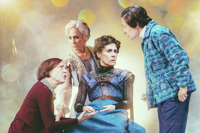 How Laurie Metcalf Became the Sarah Bernhardt of Broadway