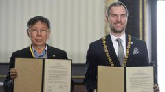 Mayor of Prague Zdenek Hrib (right) and his Taipei counterpart Ko Wen-je after they signed a twinning agreement in the Czech capital