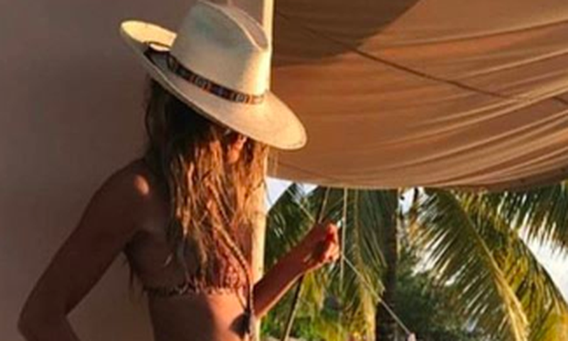 Elle Macpherson Posts Bikini Photo And Beauty Tips
