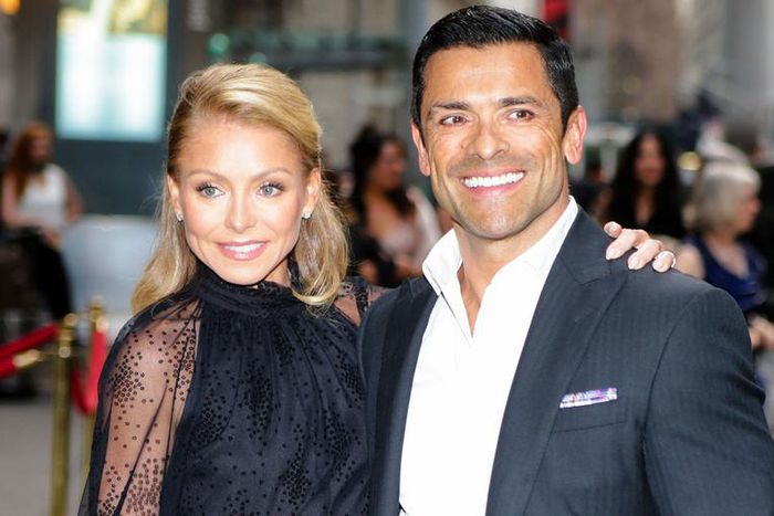 Kelly Ripa Jokes About Marriage To Mark Consuelos
